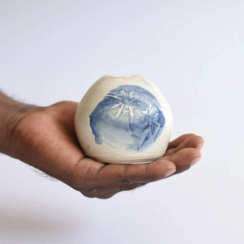 Budvase M Blue swirl white 1 - Image 3