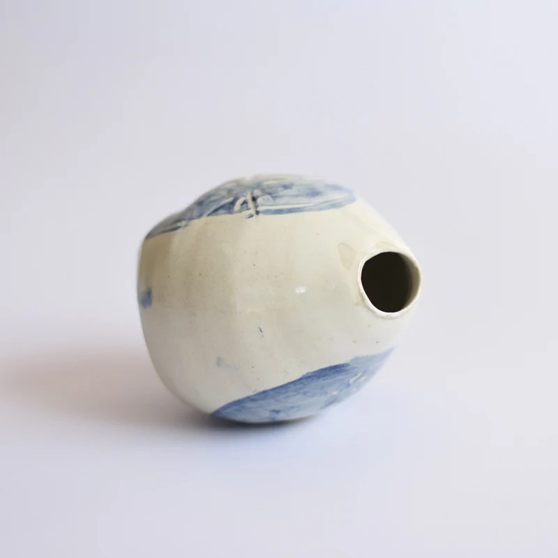 Budvase M Blue swirl white 1 - Image 4
