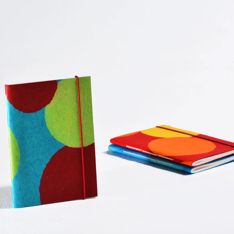 Round Smile  Medium Notebook with Elastic Closure - Image 2