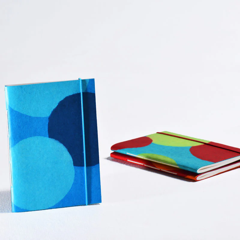 Round Smile  Medium Notebook with Elastic Closure - Image 3