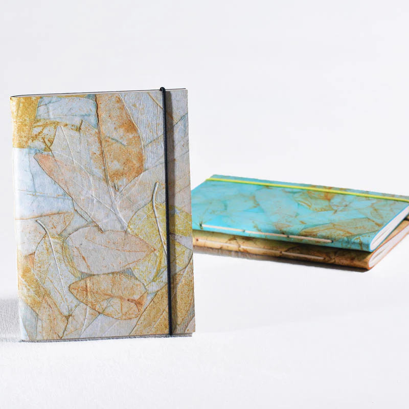 Garden Medium Notebook with Elastic Closure - Image 3
