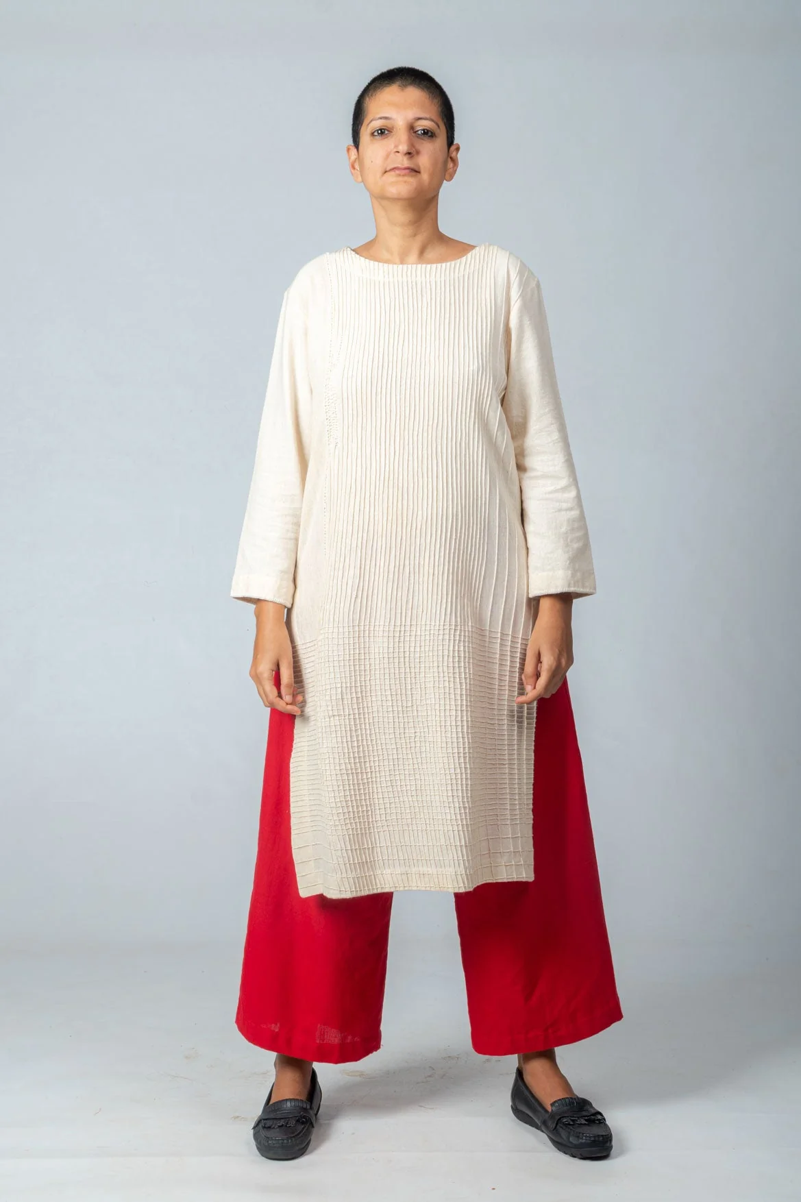 Set of 2- Natural Khadi Pintuck Kurta & Red Trousers - Image 4