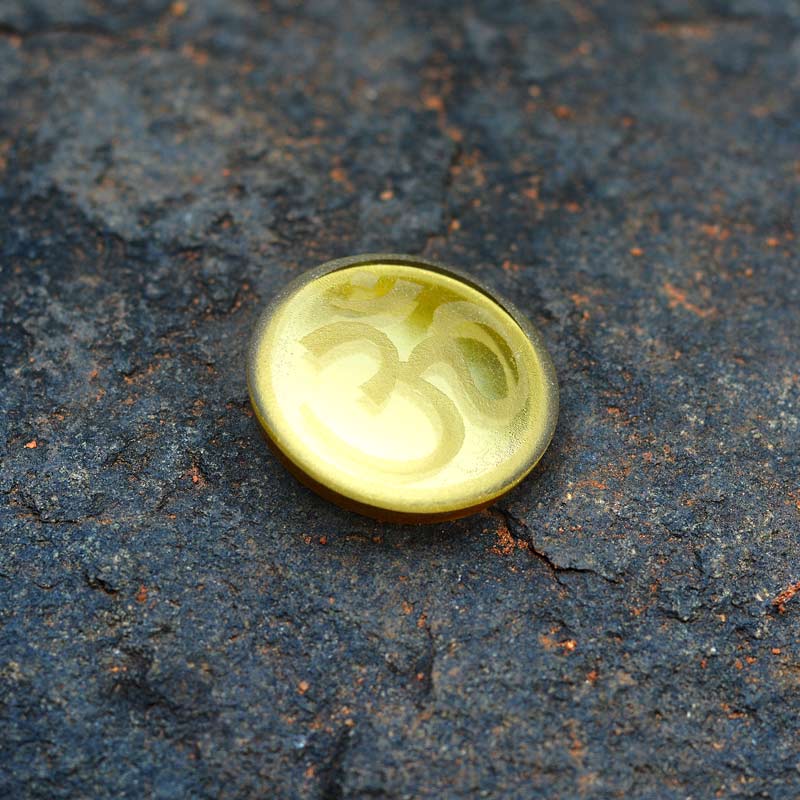 Om Symbol Gold-in-Glass Pendant - Image 4