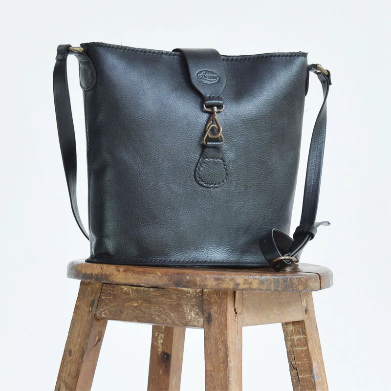 Priya Leather Shoulder Bag - Image 2