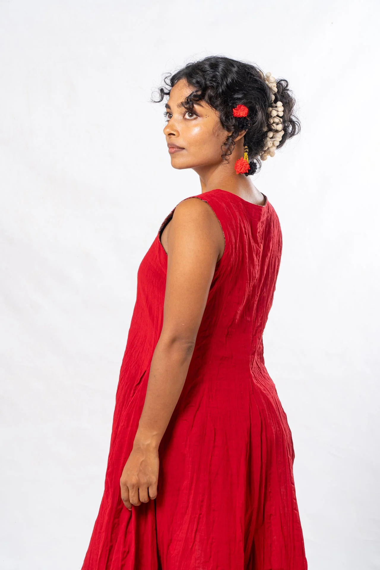 Red Crinkled Cotton Sleeveless Midi Dress - Image 4