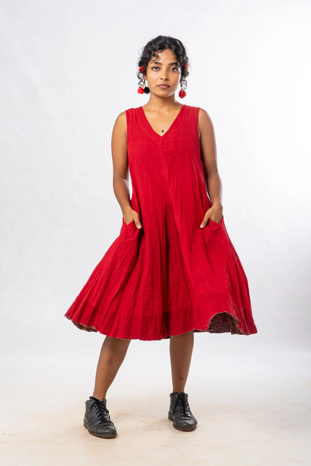 Red Crinkled Cotton Sleeveless Midi Dress - Image 5